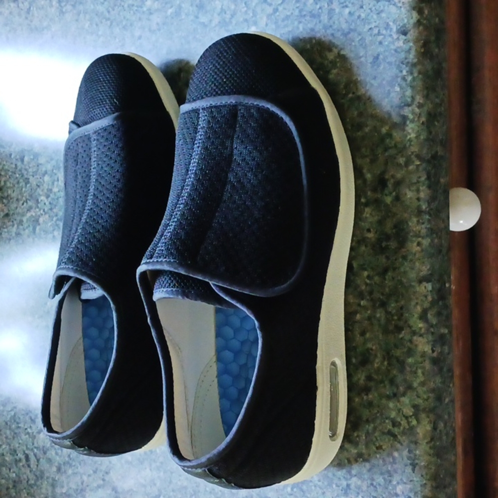 Men's Shoes 7 1/2  Youyun Black and White